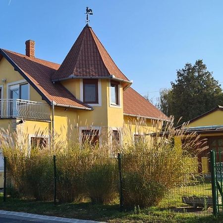 Hajas Familia Kiado Szobak Balatonmáriafürdő Eksteriør billede