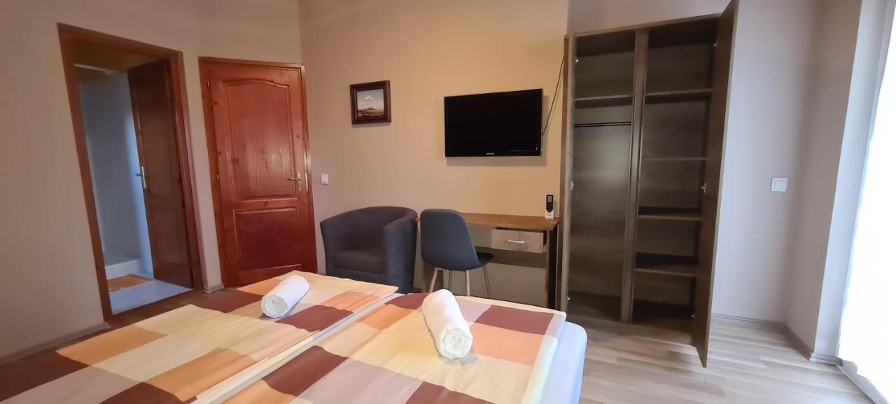 Hajas Familia Kiado Szobak Balatonmáriafürdő Eksteriør billede