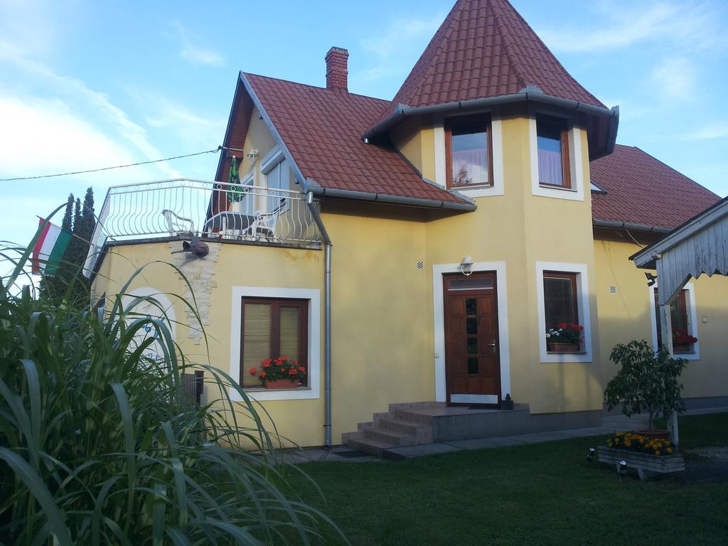 Hajas Familia Kiado Szobak Balatonmáriafürdő Eksteriør billede