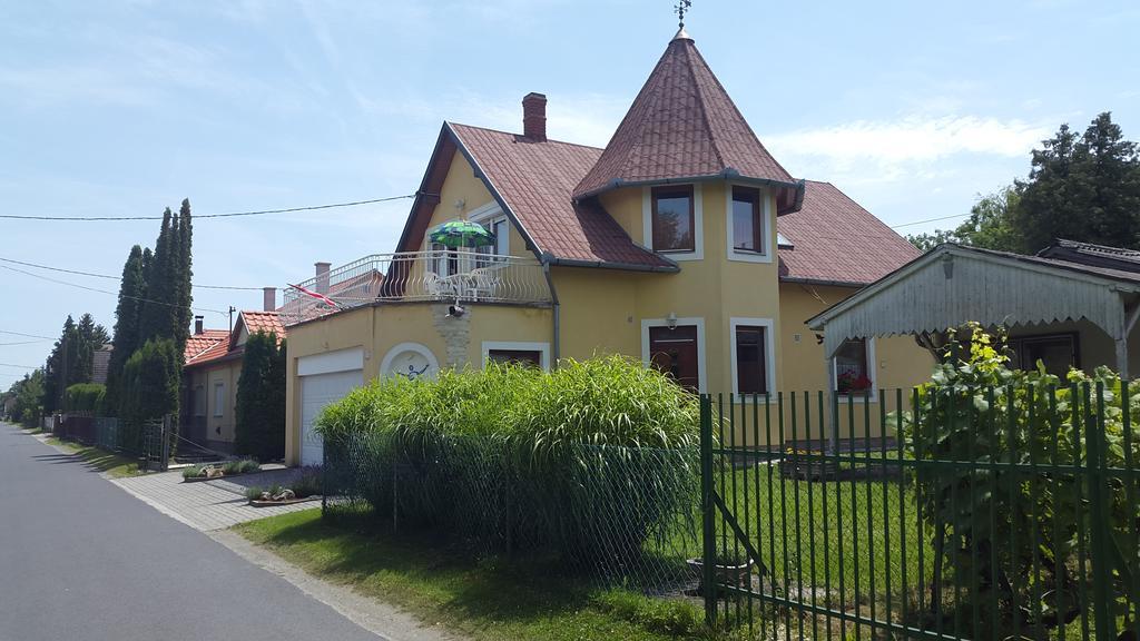 Hajas Familia Kiado Szobak Balatonmáriafürdő Eksteriør billede